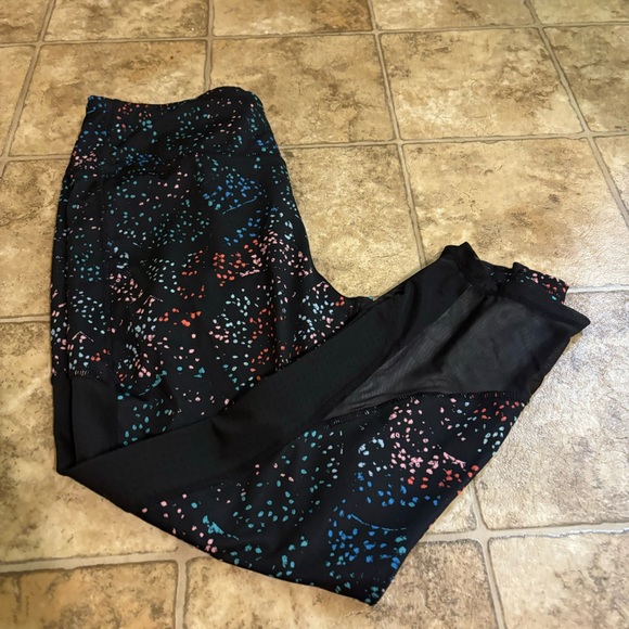 Avia Pants - Avia cropped mesh panel workout leggings size L
